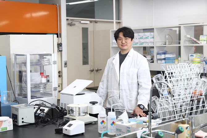 화학과 이창석 교수, CNT-FET 바이오센서 신호 감도 높이는 원천기술 개발 이미지